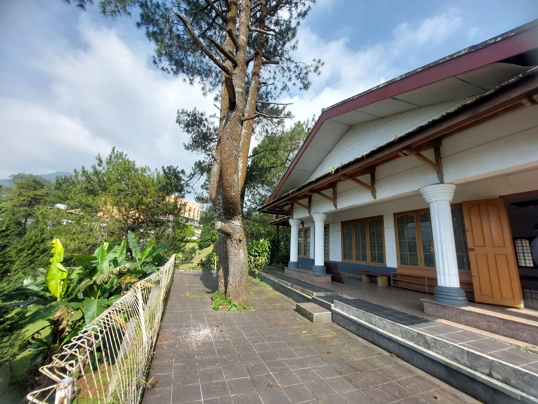 Villa Cantik di Jalan Raya Cipanas - Puncak