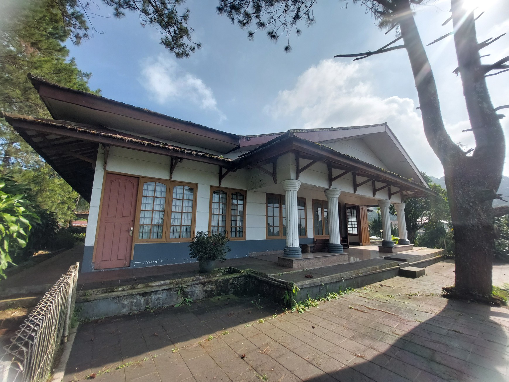 Villa Cantik di Jalan Raya Cipanas - Puncak