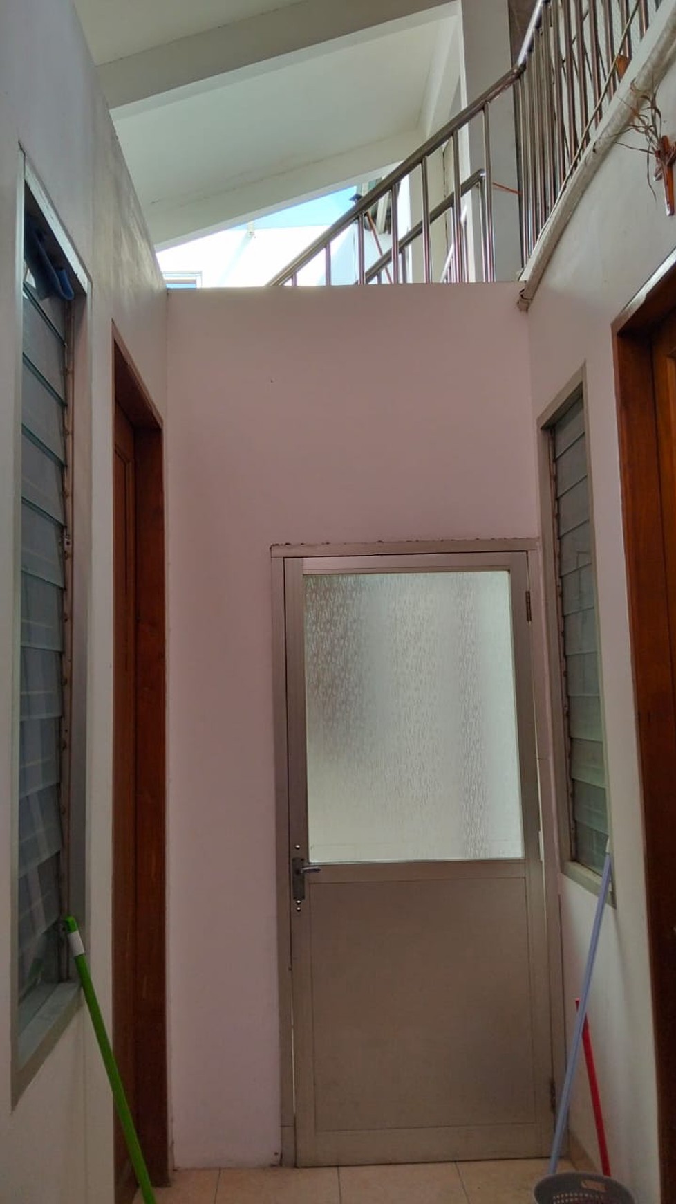 Di jual cepat rumah 3 lt + rooftop posisi strategis di Rawamangun Jakarta Timur