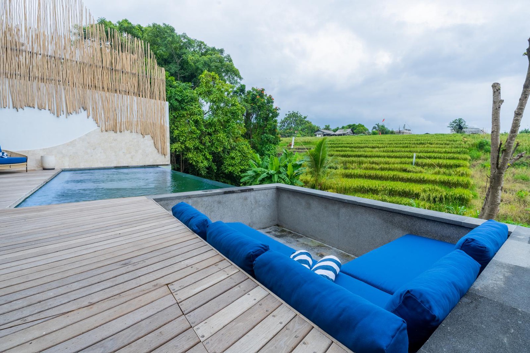DIJUAL : Villa Mewah dengan View Sawah & Sungai di Pererenan, Bali