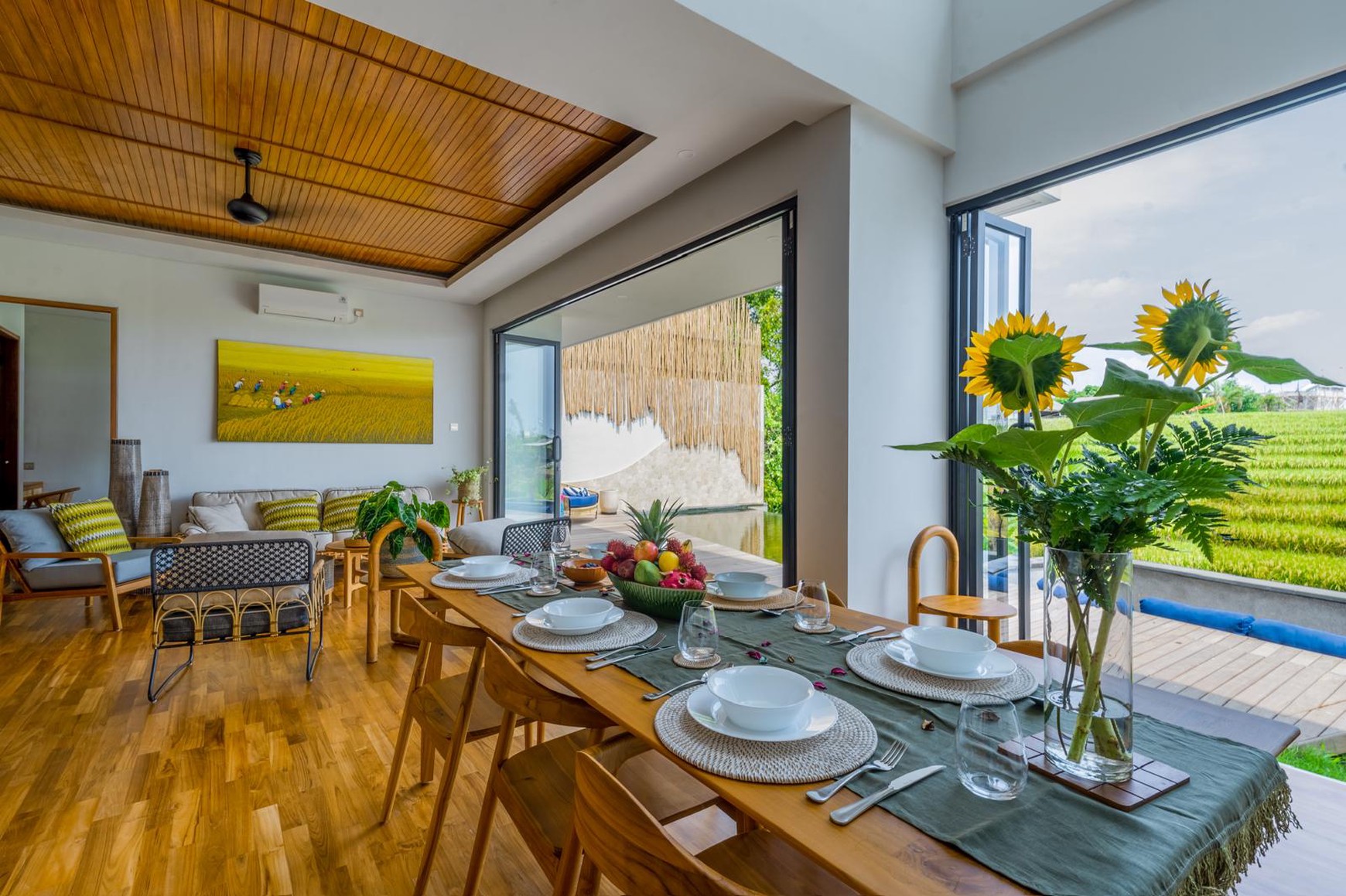 DIJUAL : Villa Mewah dengan View Sawah & Sungai di Pererenan, Bali