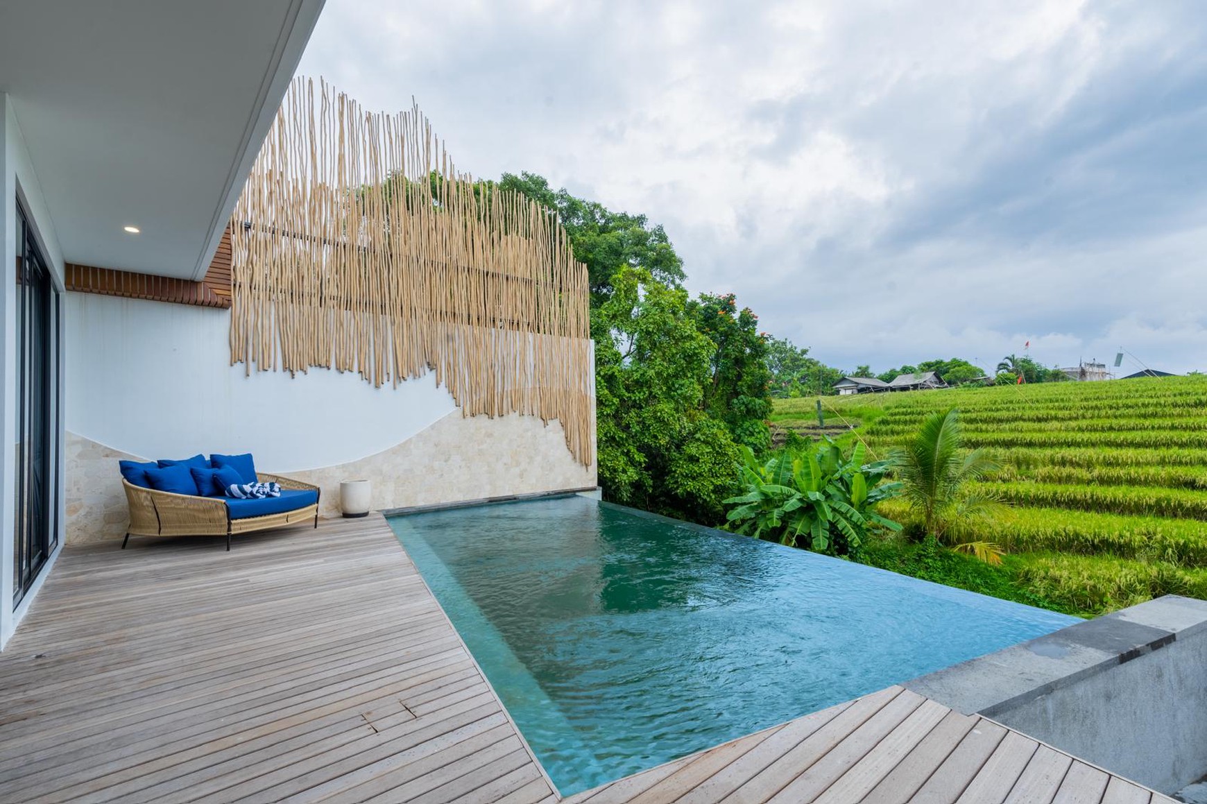 DIJUAL : Villa Mewah dengan View Sawah & Sungai di Pererenan, Bali