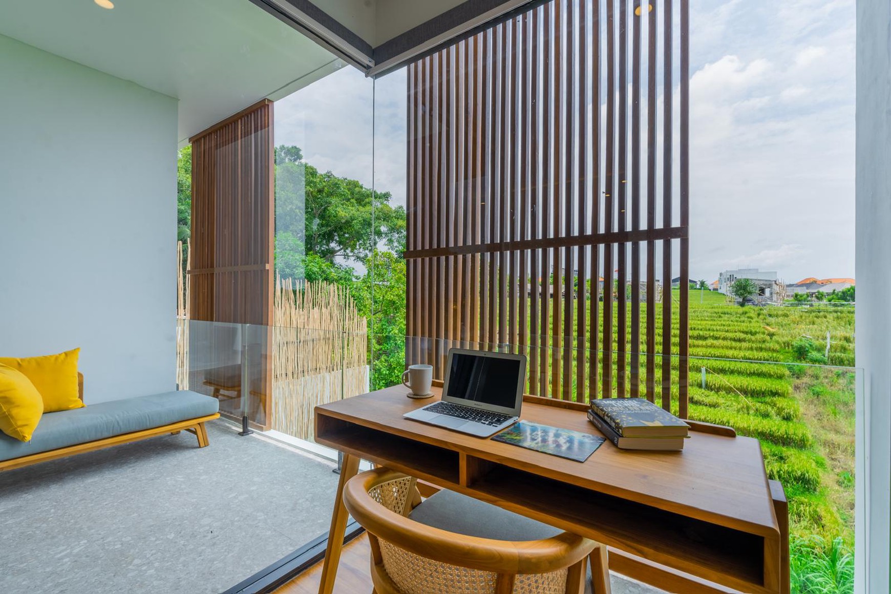 DIJUAL : Villa Mewah dengan View Sawah & Sungai di Pererenan, Bali