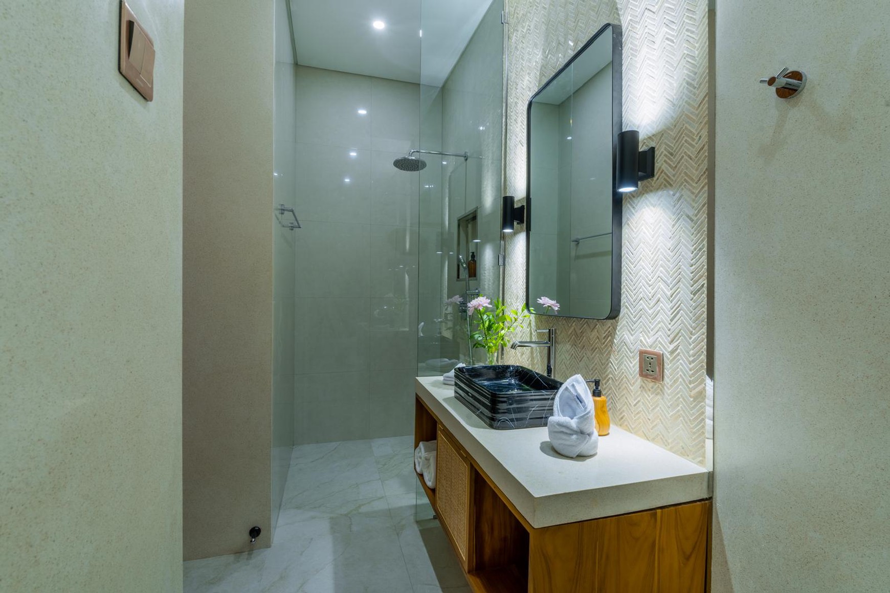 DIJUAL : Villa Mewah dengan View Sawah & Sungai di Pererenan, Bali