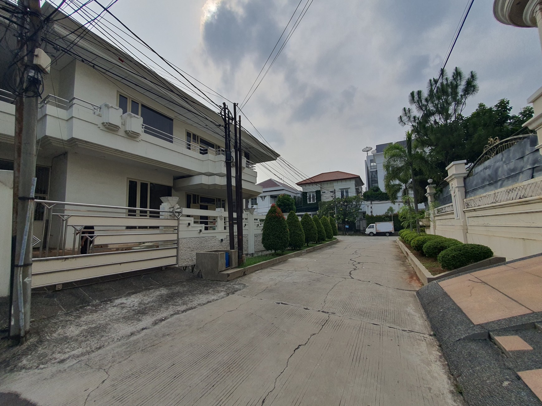 Di jual cepat rumah di Pluit Putri lokasi bagus di Jakarta Utara