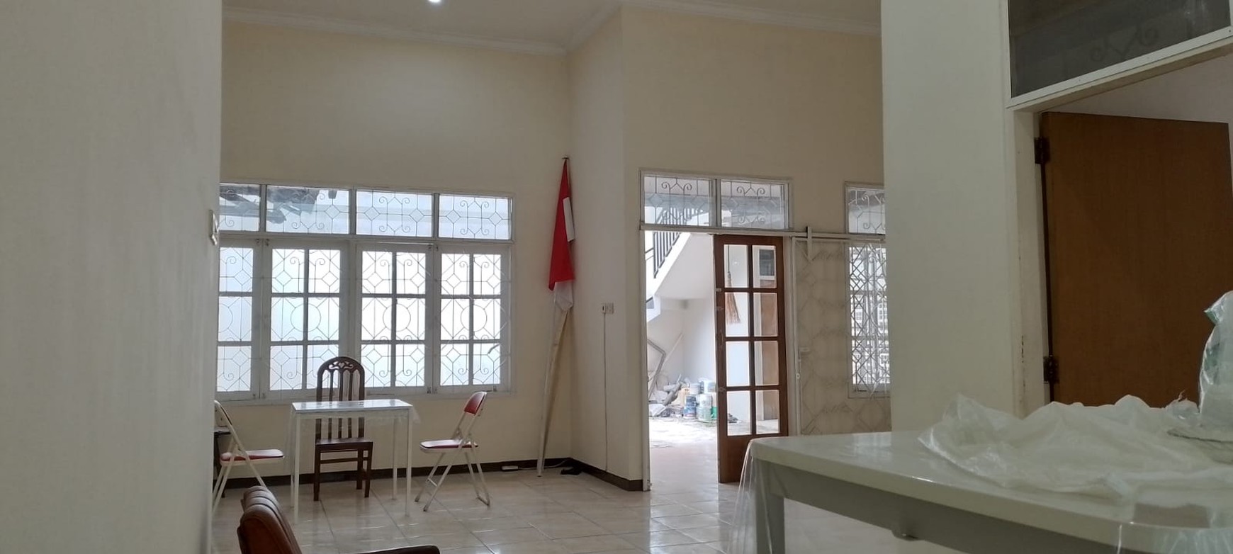 Murah Disewakan Rumah Putat Indah Tengah - Hadap Row Jalan Kembar - Dekat Mc D Bundaran Satelit, Akses Tol Satelit , Mayjen Sungkono, Villa Bukit Mas, Ciputra World