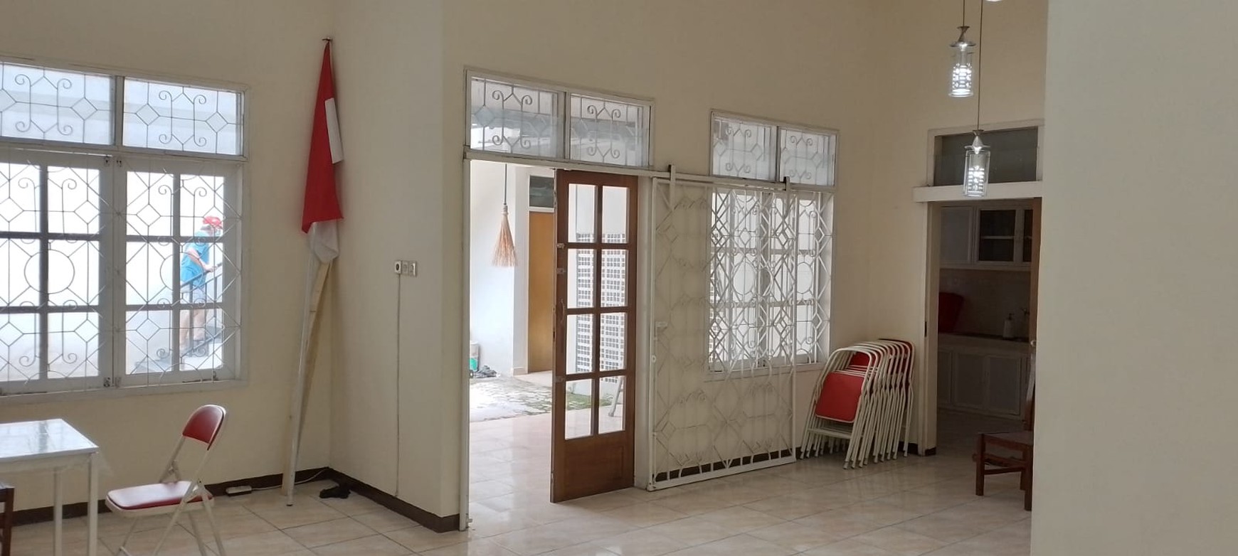Murah Disewakan Rumah Putat Indah Tengah - Hadap Row Jalan Kembar - Dekat Mc D Bundaran Satelit, Akses Tol Satelit , Mayjen Sungkono, Villa Bukit Mas, Ciputra World