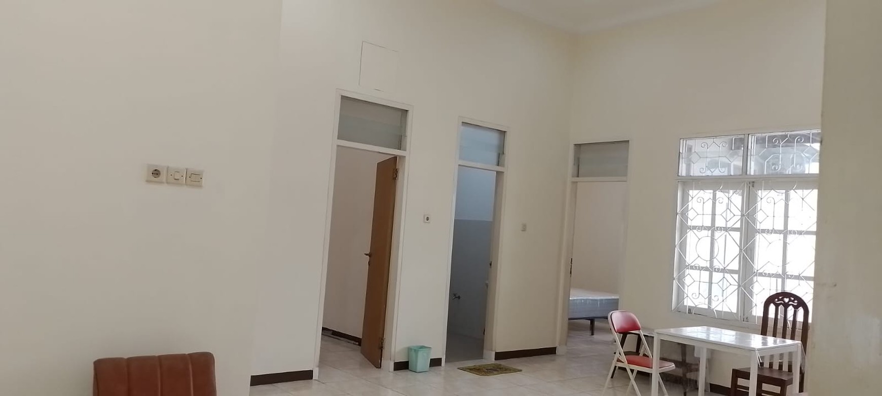 Murah Disewakan Rumah Putat Indah Tengah - Hadap Row Jalan Kembar - Dekat Mc D Bundaran Satelit, Akses Tol Satelit , Mayjen Sungkono, Villa Bukit Mas, Ciputra World