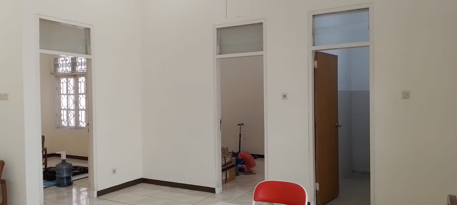 Murah Disewakan Rumah Putat Indah Tengah - Hadap Row Jalan Kembar - Dekat Mc D Bundaran Satelit, Akses Tol Satelit , Mayjen Sungkono, Villa Bukit Mas, Ciputra World