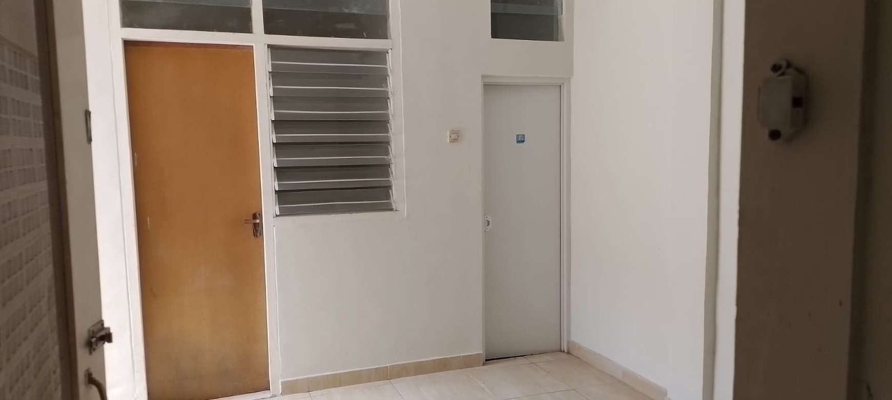 Murah Disewakan Rumah Putat Indah Tengah - Hadap Row Jalan Kembar - Dekat Mc D Bundaran Satelit, Akses Tol Satelit , Mayjen Sungkono, Villa Bukit Mas, Ciputra World
