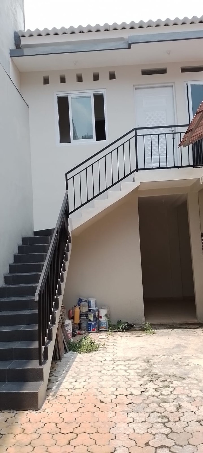 Murah Disewakan Rumah Putat Indah Tengah - Hadap Row Jalan Kembar - Dekat Mc D Bundaran Satelit, Akses Tol Satelit , Mayjen Sungkono, Villa Bukit Mas, Ciputra World