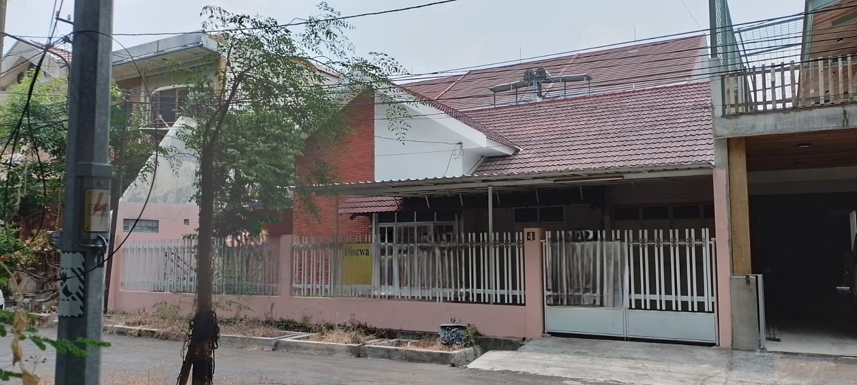 Murah Disewakan Rumah Putat Indah Tengah - Hadap Row Jalan Kembar - Dekat Mc D Bundaran Satelit, Akses Tol Satelit , Mayjen Sungkono, Villa Bukit Mas, Ciputra World