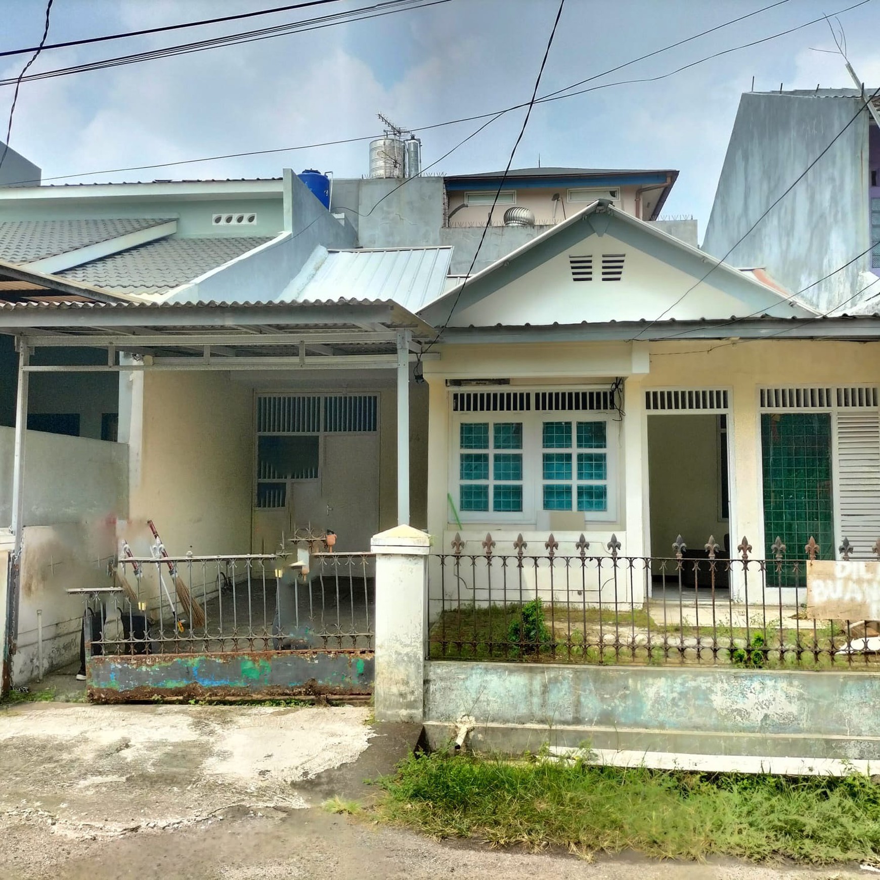 Rumah di Bintaro Sektor 2 dalam Lingkungan Asri dan Nyaman