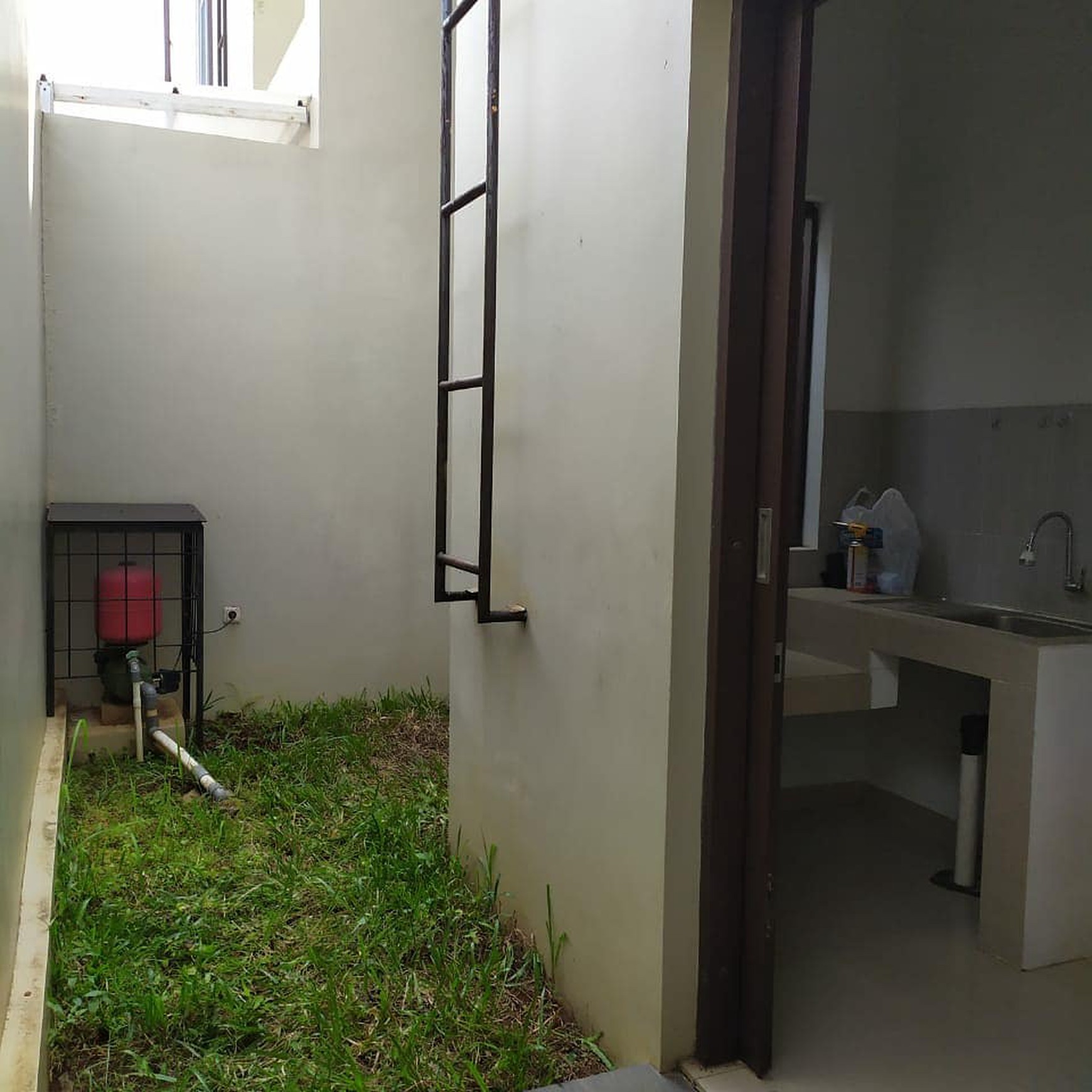 Disewakan Rumah 2 Lantai Siap Huni dengan Hunian Nyaman dan Asri @Ciputat
