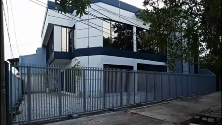 DISEWAKAN BANGUNAN KOMERSIAL MASIH GRESS DAN  SIAP PAKAI DI JALAN RAYA KENJERAN