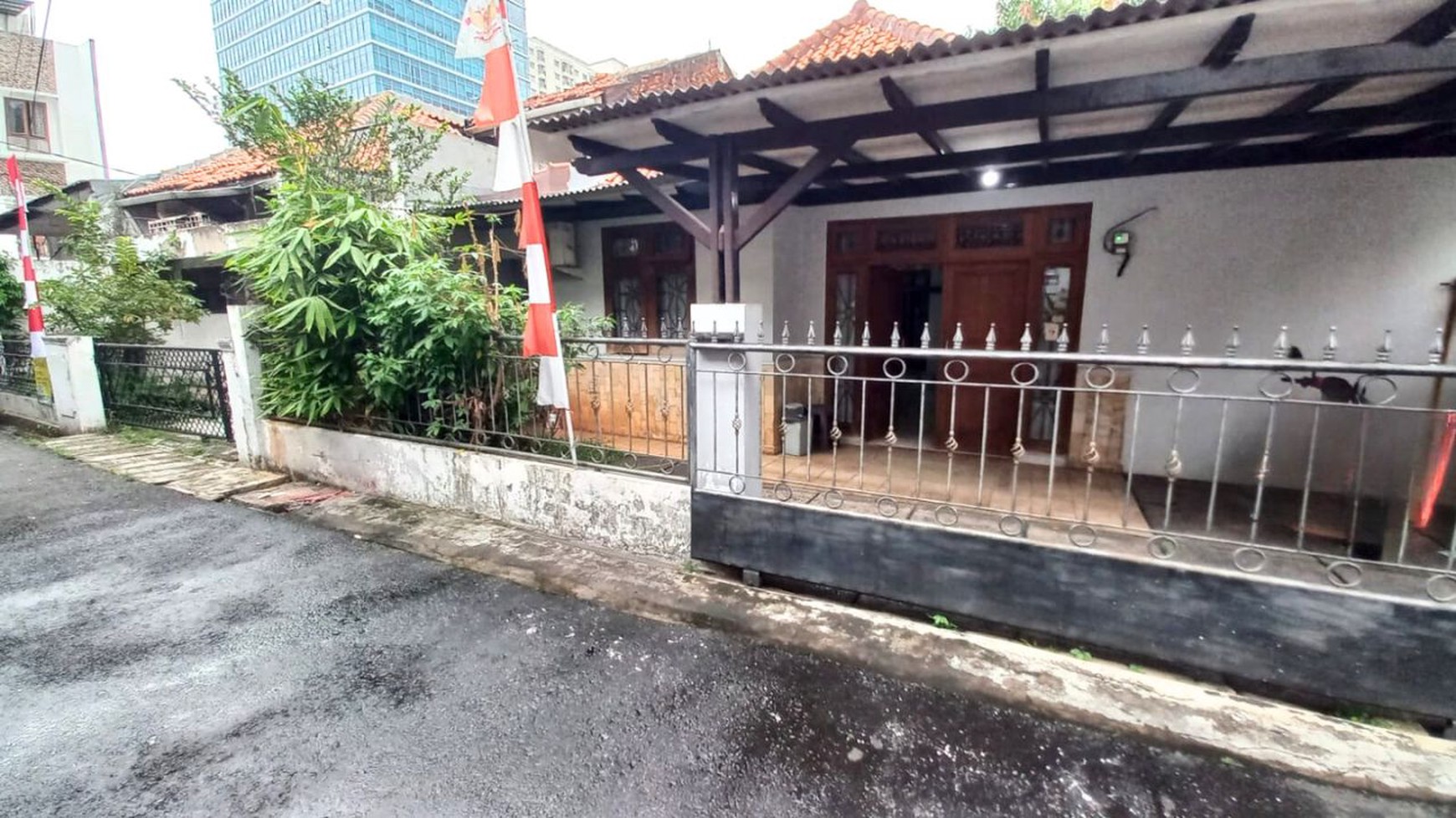 Rumah disewakan Jalan 1 Mobil agak lebar di Tebet Jaksel