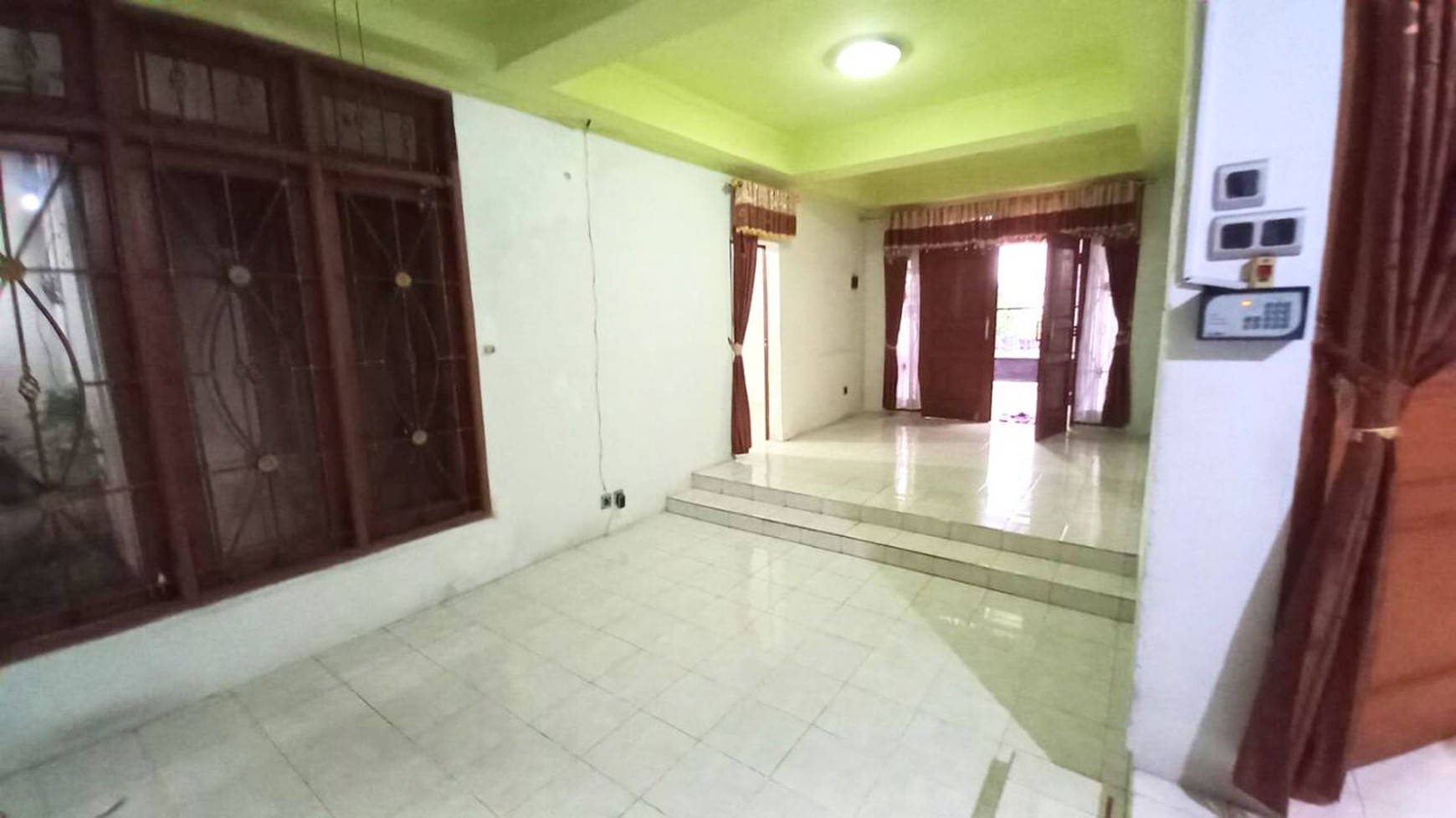 Rumah disewakan Jalan 1 Mobil agak lebar di Tebet Jaksel