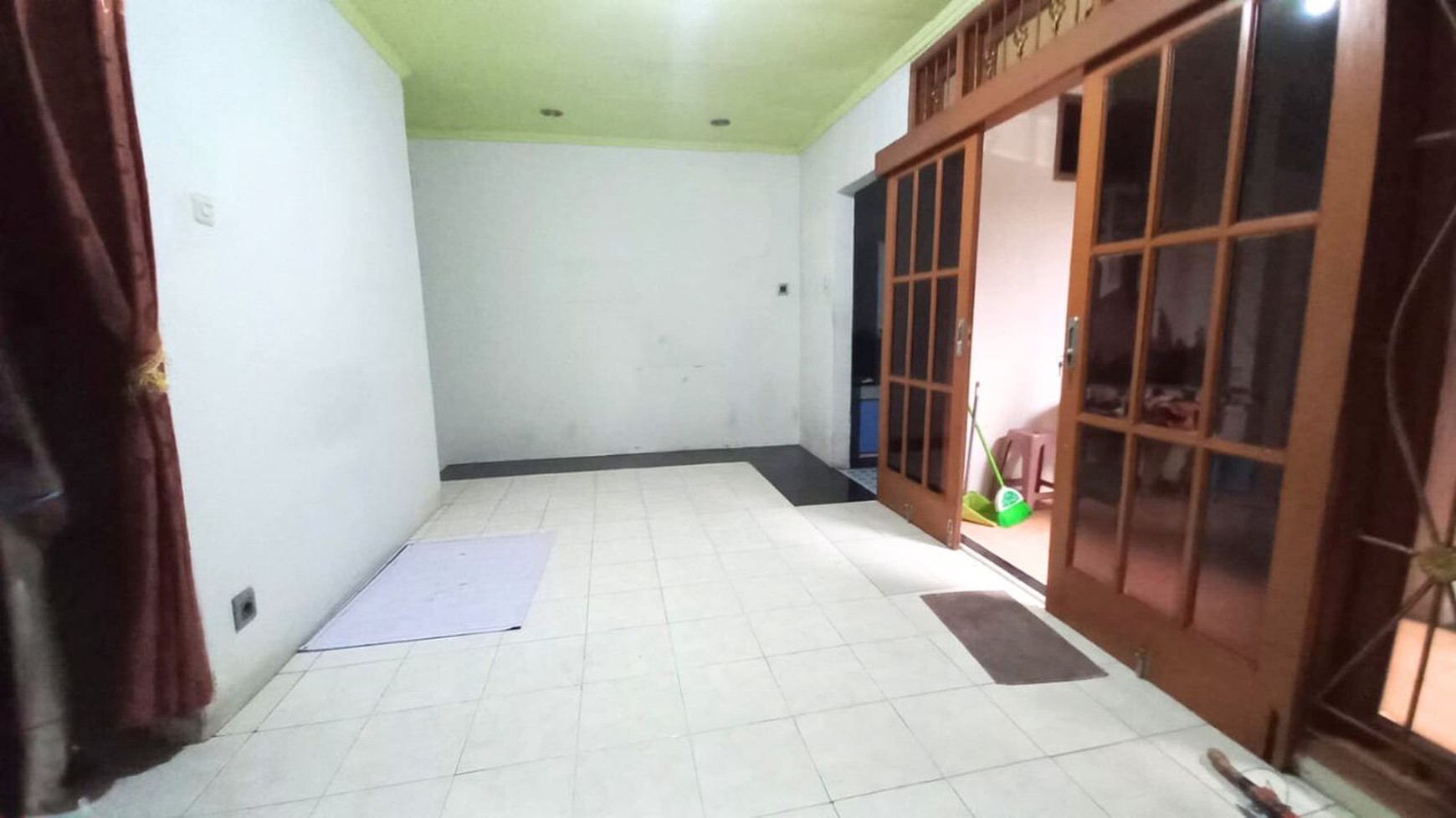 Rumah disewakan Jalan 1 Mobil agak lebar di Tebet Jaksel