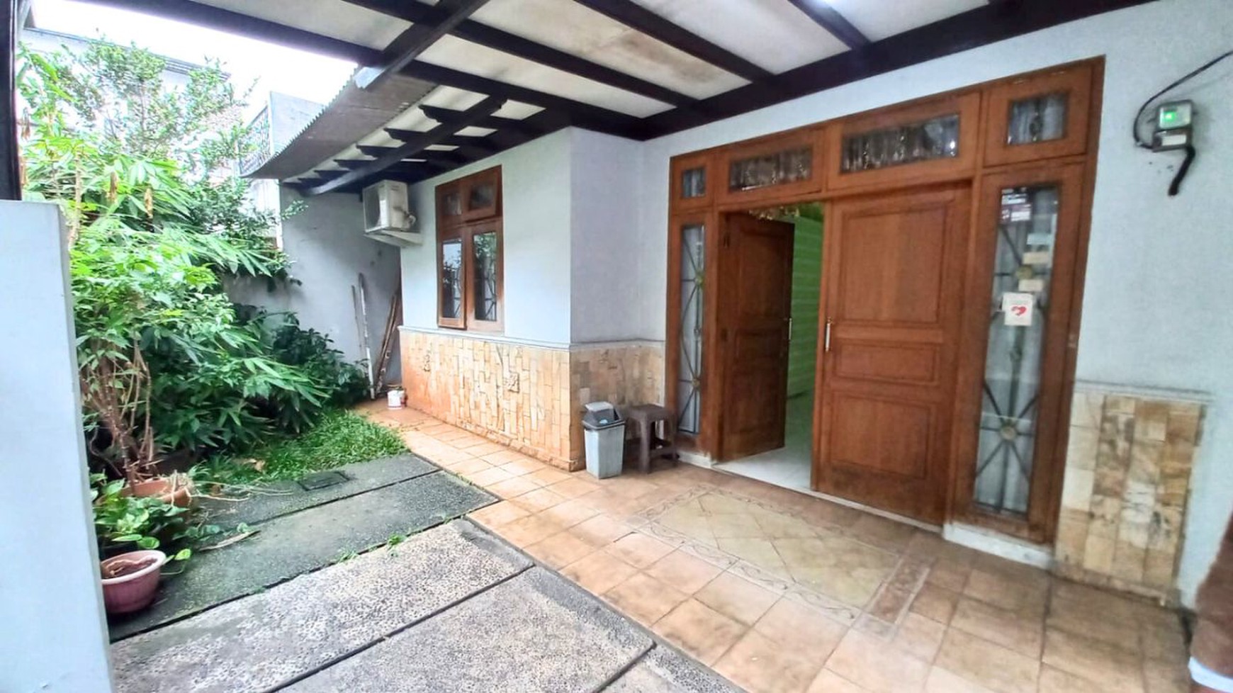 Rumah disewakan Jalan 1 Mobil agak lebar di Tebet Jaksel