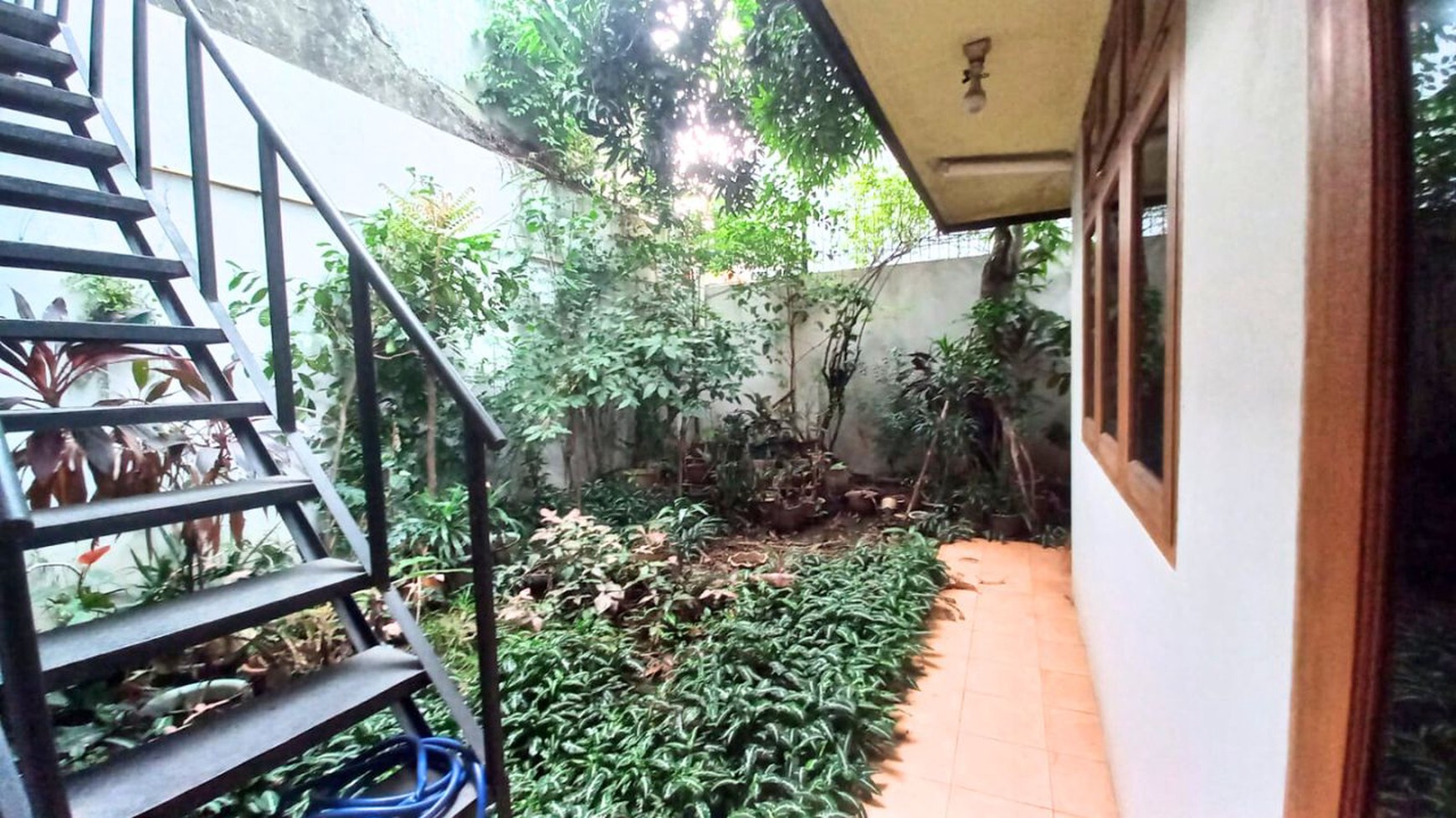 Rumah disewakan Jalan 1 Mobil agak lebar di Tebet Jaksel