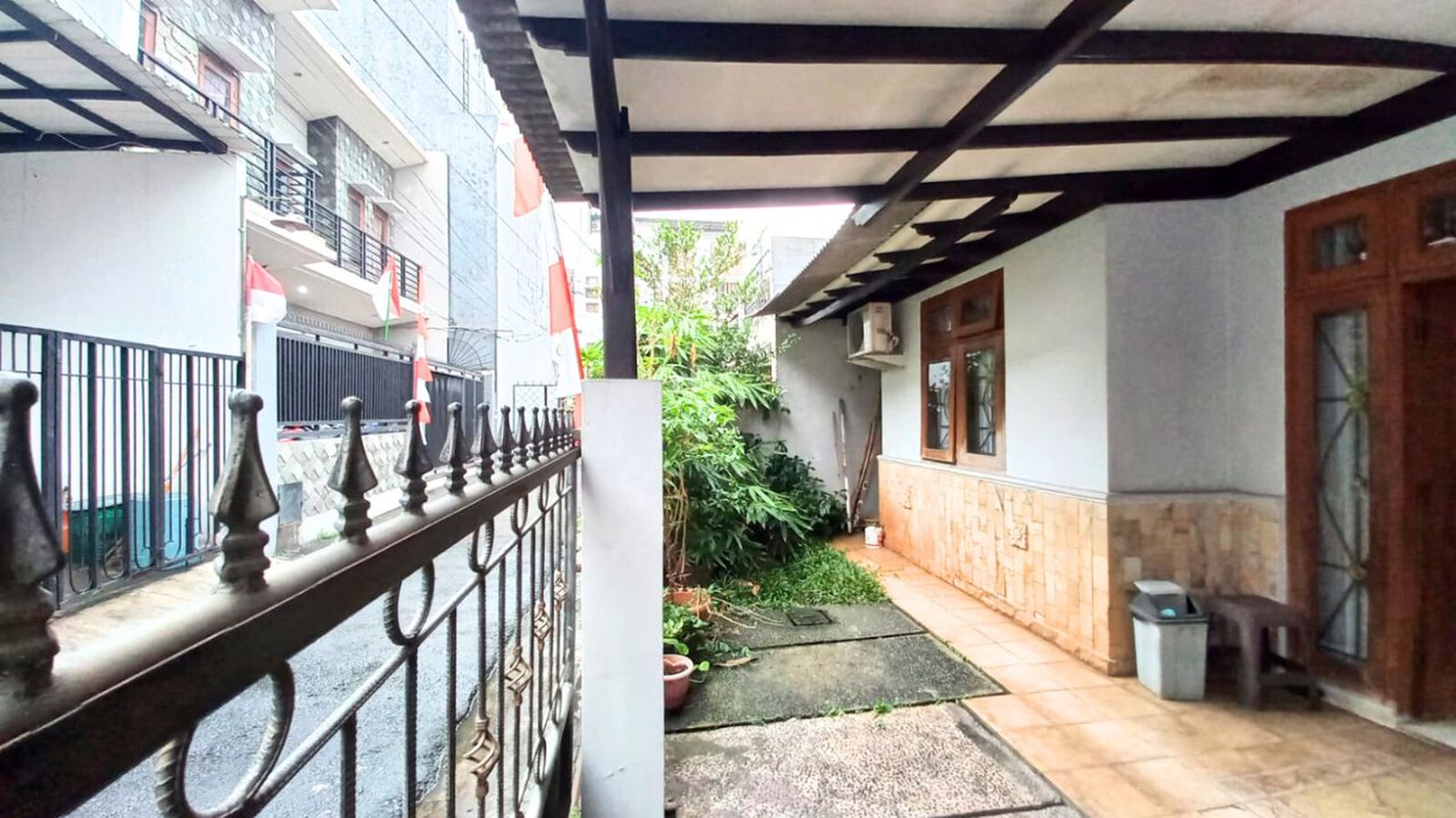 Rumah disewakan Jalan 1 Mobil agak lebar di Tebet Jaksel