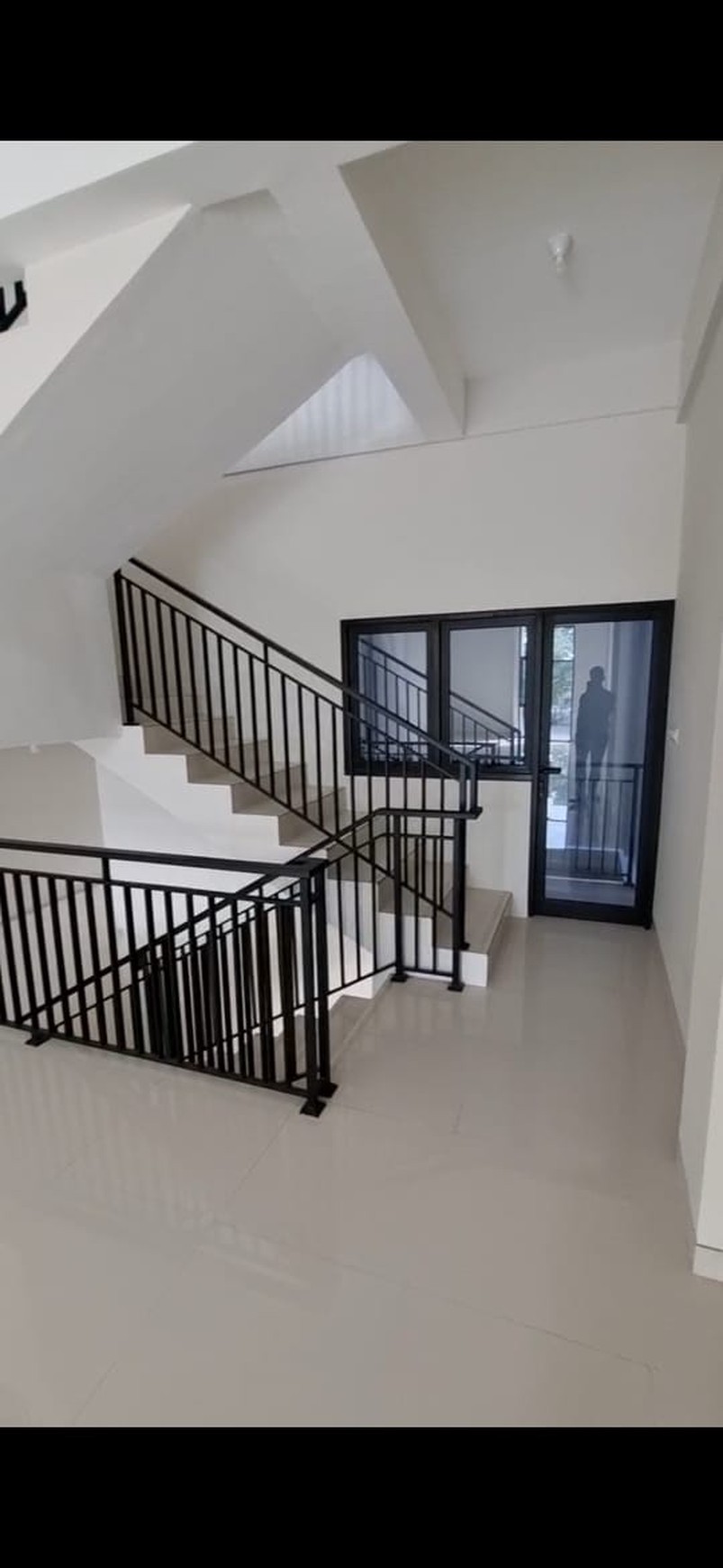 DIJUAL / DISEWAKAN Ruko 4 Lantai EASTON MERR Surabaya