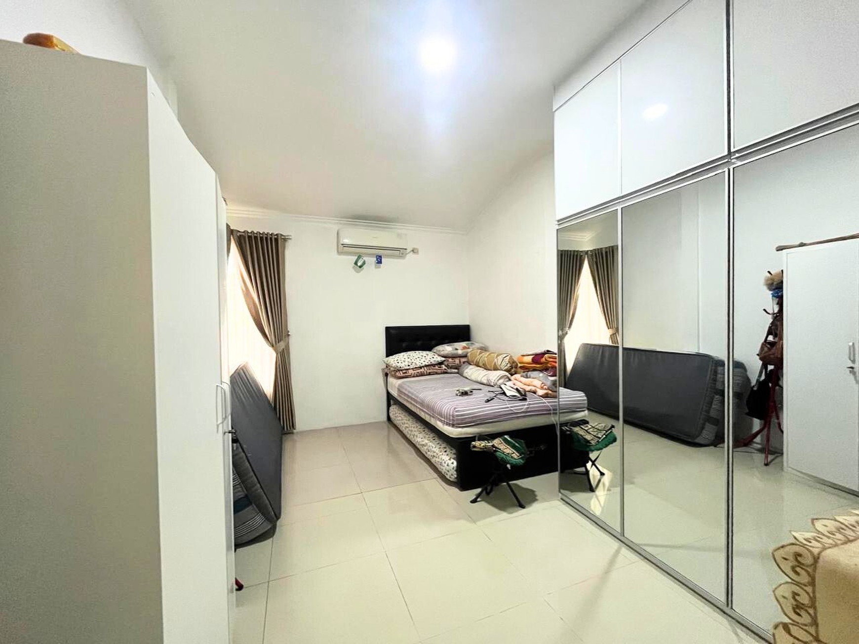 Rumah 2 Lantai di Royal Angkasa Cluster