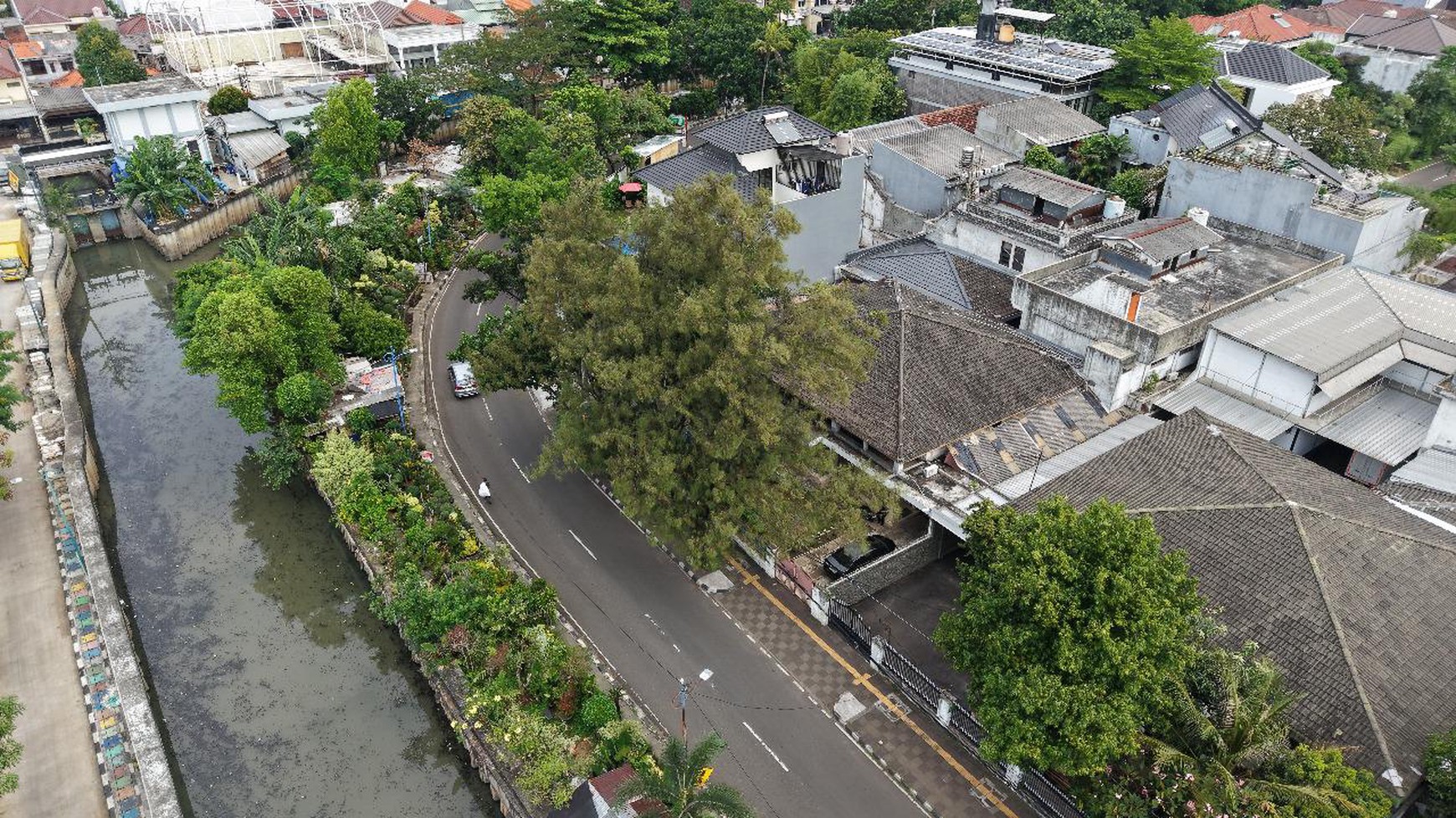 JUAL CEPAT! Rumah Tua di Cempaka Putih Barat - LOKASI EMAS JAKARTA PUSAT
