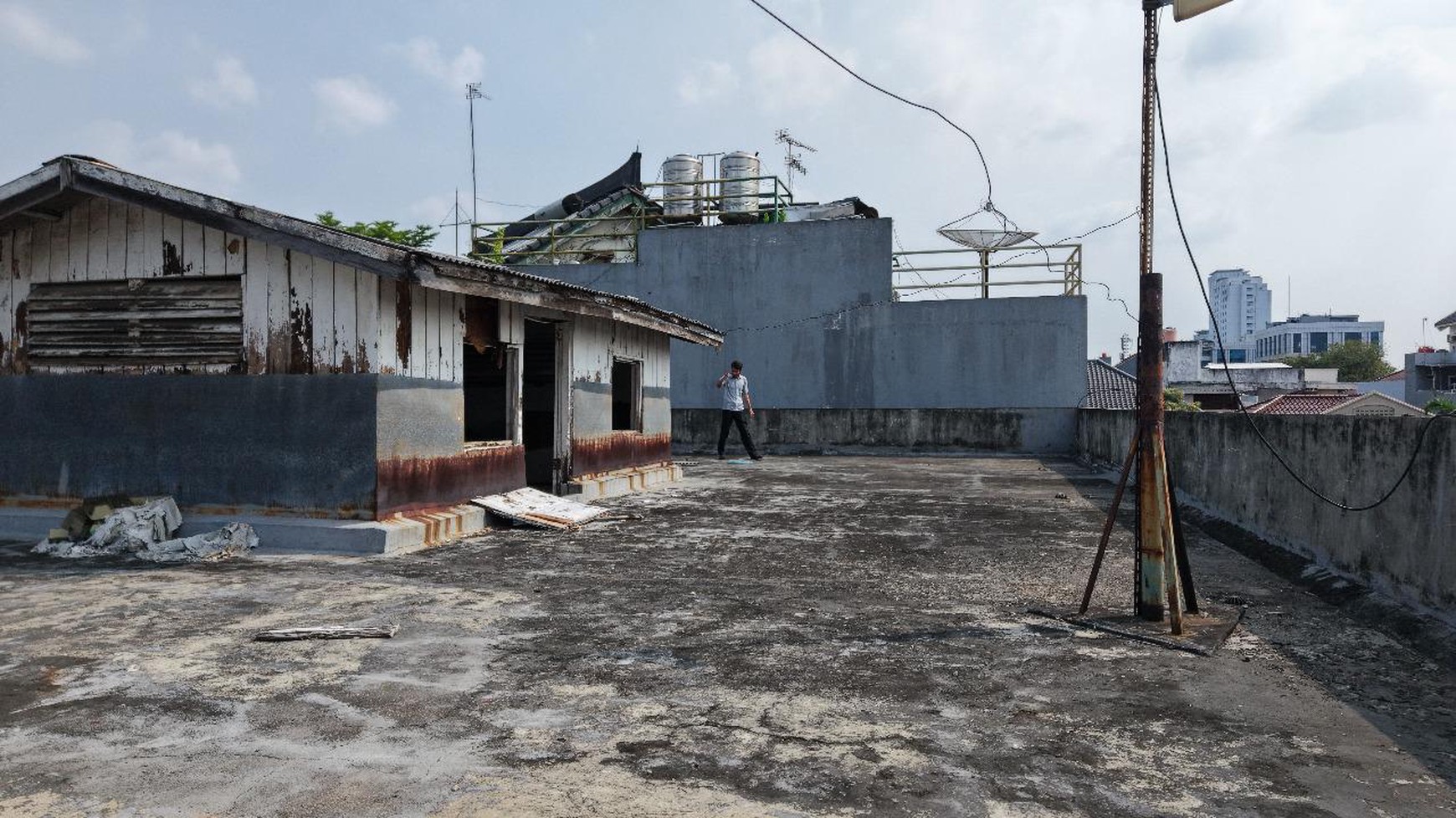 JUAL CEPAT! Rumah Tua di Cempaka Putih Barat - LOKASI EMAS JAKARTA PUSAT
