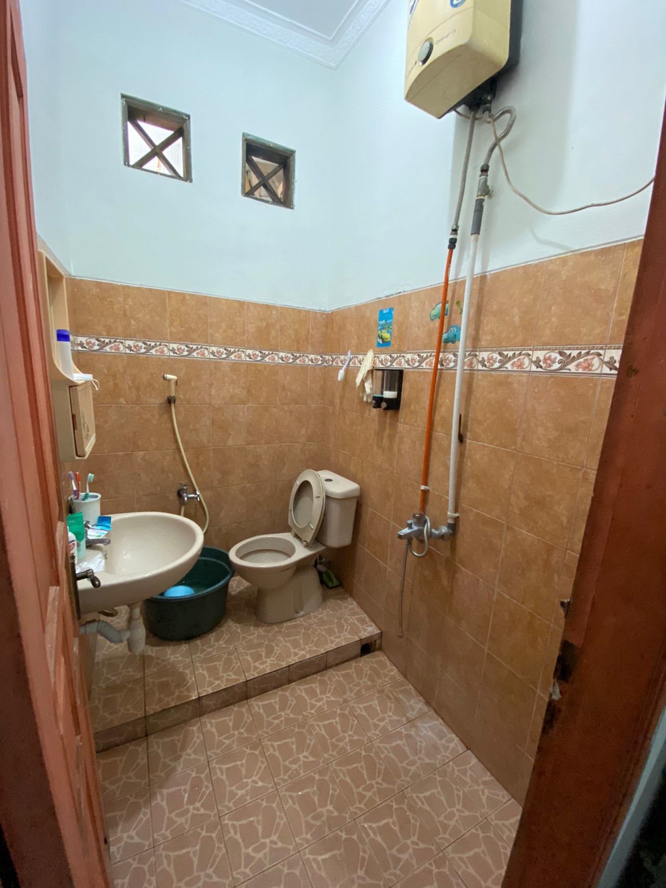 Rumah 2 Lantai di Jl Poncol Duren Sawit Dekat toll Becakayu