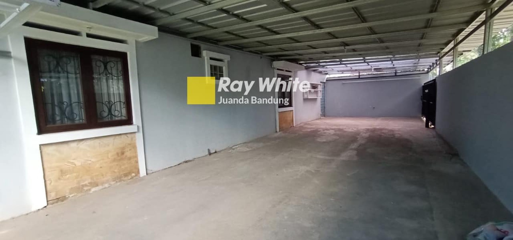 Rumah terawat Furnished!! Baru di renovasi kembali, siap ready pakai tinggal