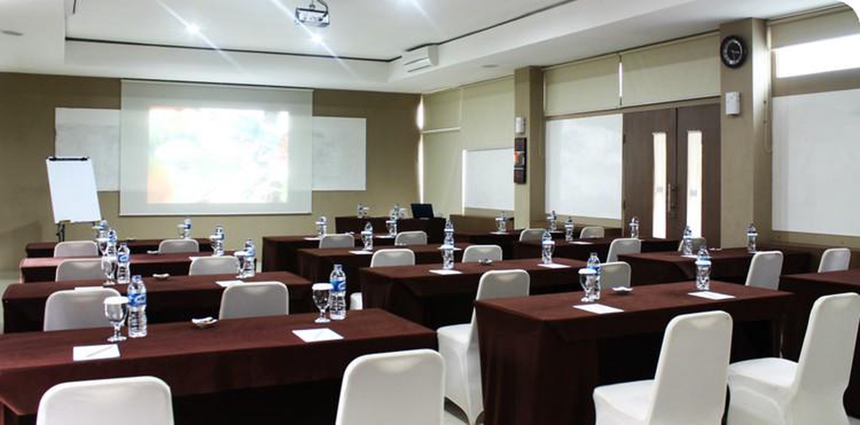 Dijual Ruang Usaha Ex Hotel, Ruang Training + Cafe, di Pondok Aren, Tangerang Selatan