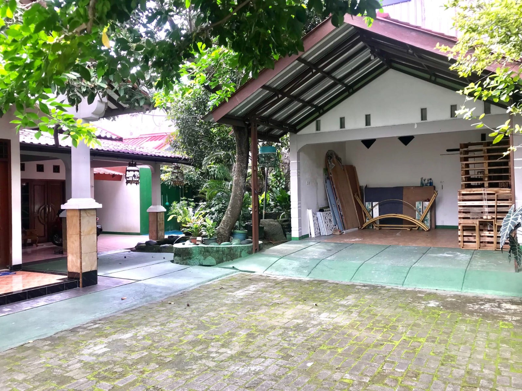 Rumah Siap Huni di Pondok Aren dengan Luas Tanah 1000 m2 dan Bangunun 400 m2