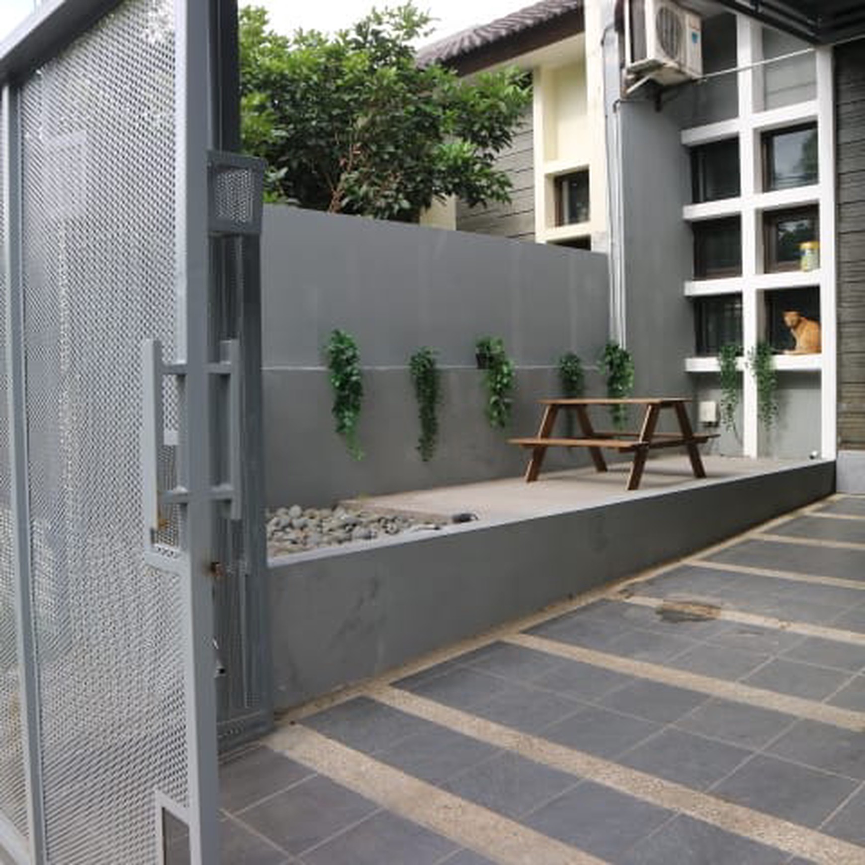 Rumah Cantik di Komplek Batununggal Indah, Bandung