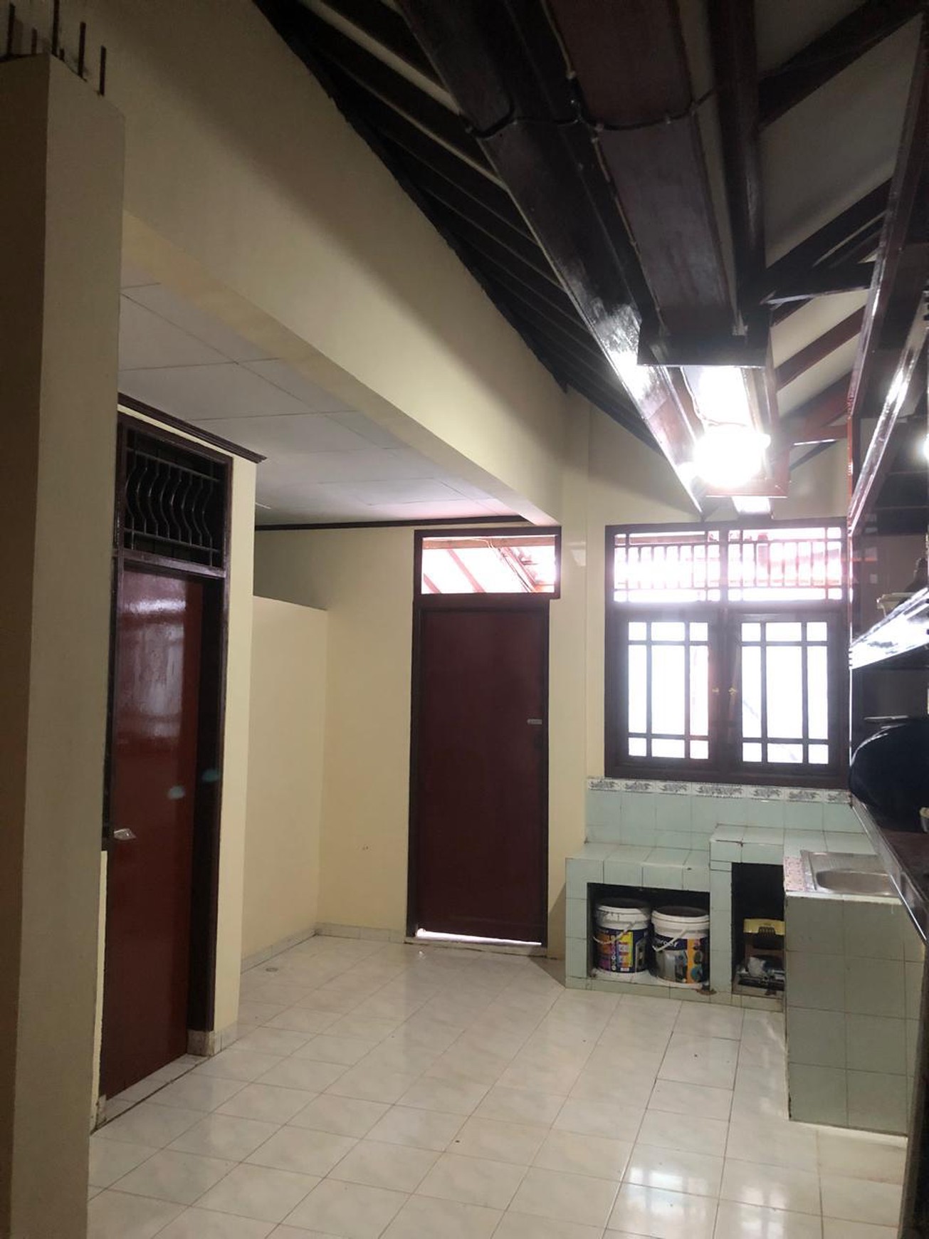 Rumah Siap Huni dengan KT 4+2 KM 2+1 Hunian Nyaman dan Asri di Ciputat