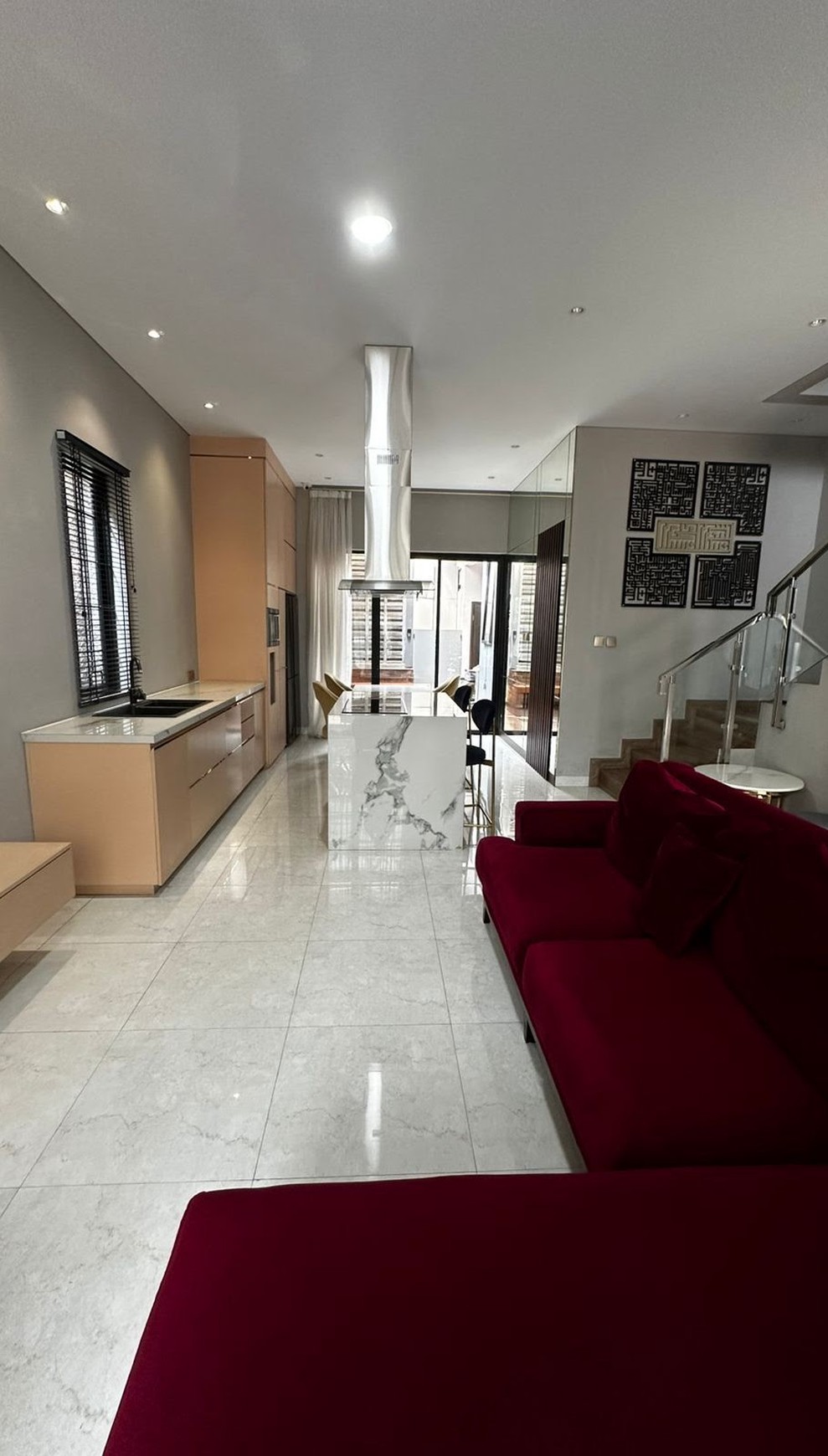 Rumah Cantik Full Furnished 2 Lantai KT 4+1 KM 4 Siap Huni dengan Hunian Asri @Pamulang