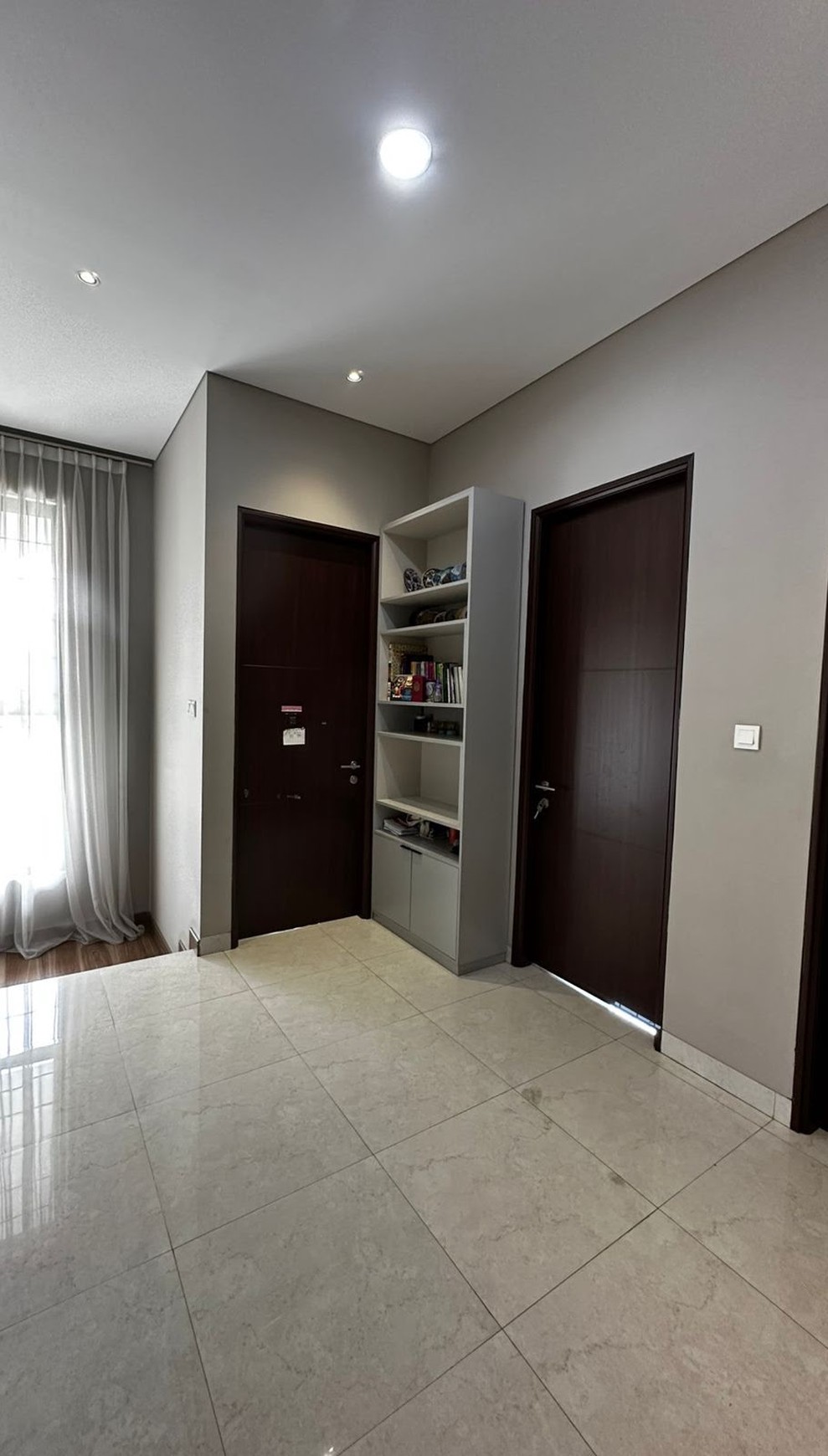 Rumah Cantik Full Furnished 2 Lantai KT 4+1 KM 4 Siap Huni dengan Hunian Asri @Pamulang
