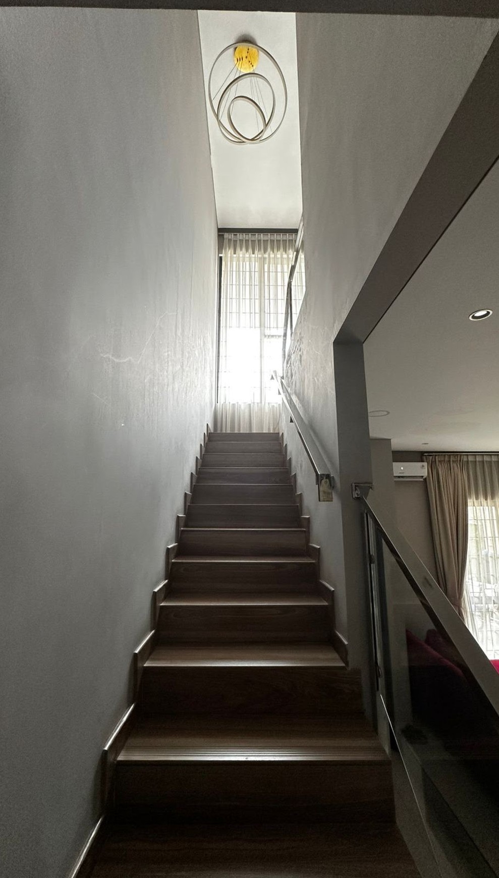Rumah Cantik Full Furnished 2 Lantai KT 4+1 KM 4 Siap Huni dengan Hunian Asri @Pamulang