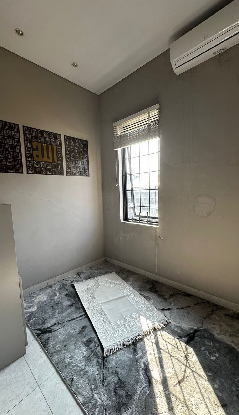 Rumah Cantik Full Furnished 2 Lantai KT 4+1 KM 4 Siap Huni dengan Hunian Asri @Pamulang