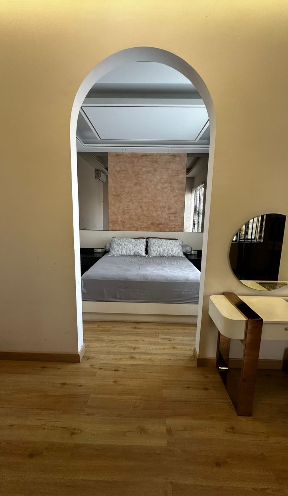 Rumah Cantik Full Furnished 2 Lantai KT 4+1 KM 4 Siap Huni dengan Hunian Asri @Pamulang