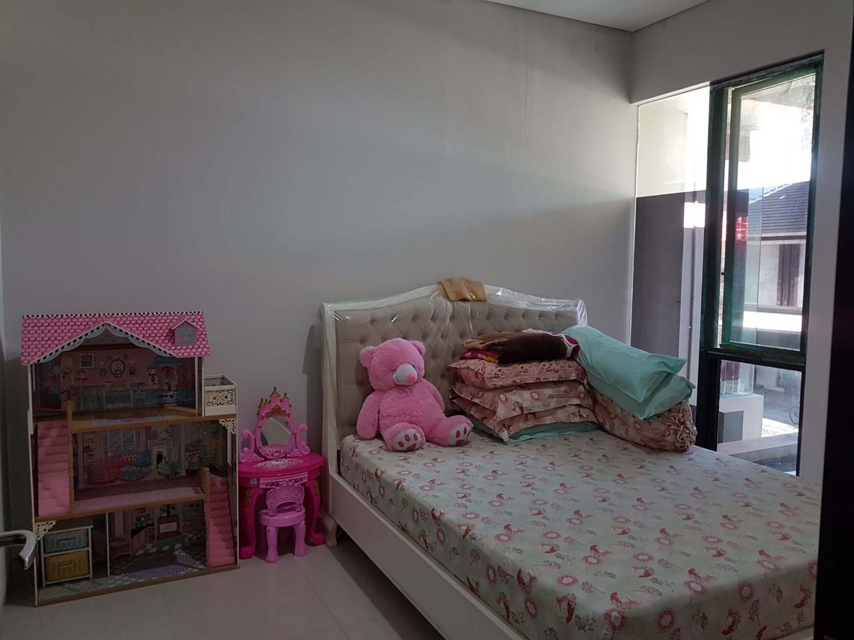 SUPER SALE !!! Rumah Mewah Eksklusif Siap Huni di Astoria Park Kenjeran Indah