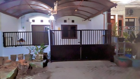 Rumah Pojok di Jl. Wiguna Selatan SHM, 3 Kamar, Siap Huni