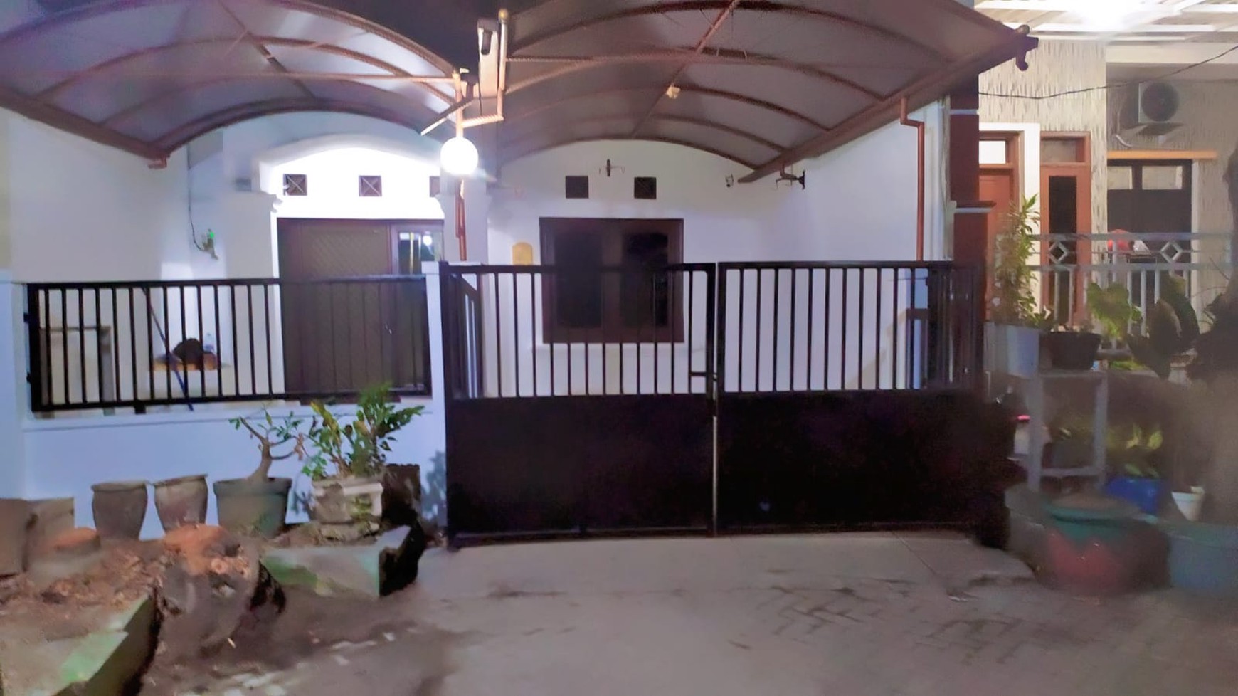 Rumah Pojok di Jl. Wiguna Selatan SHM, 3 Kamar, Siap Huni