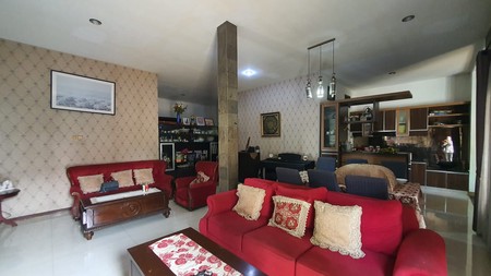 Rumah Cantik Posisi HOOK KT 5+2 KM 3 Siap Huni dengan Hunian Nyaman @Bintaro Sektor 3A