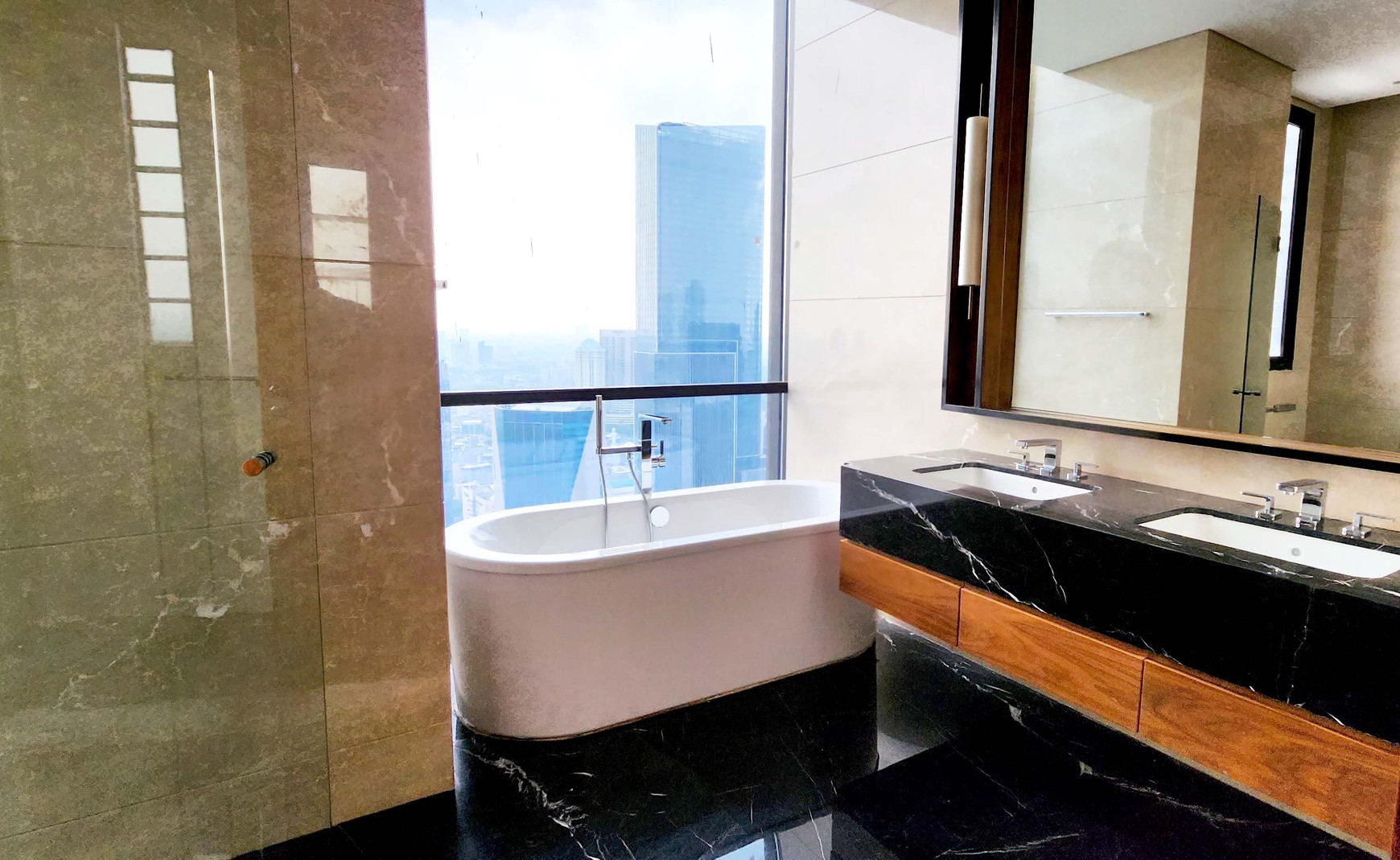 Dijual Apartemen 3 Kamar Regent Residences Jakarta 251 m - Hunian Mewah dengan Fasilitas Lengkap