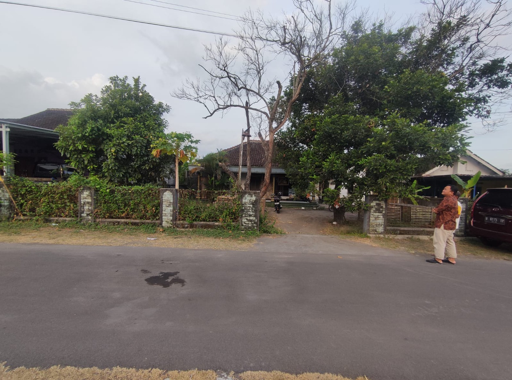 Tanah Pekarangan+Rumah 1621 Meter Persegi Lokasi Dekat Area Candi Kalasan