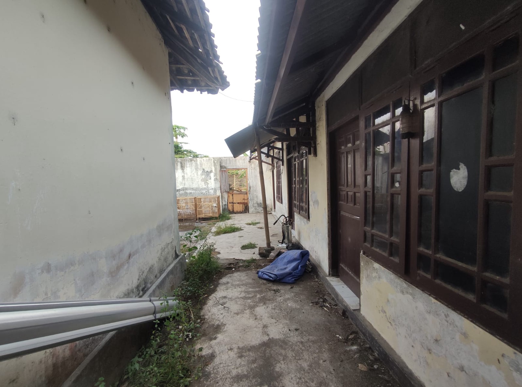 Tanah Pekarangan+Rumah 1621 Meter Persegi Lokasi Dekat Area Candi Kalasan