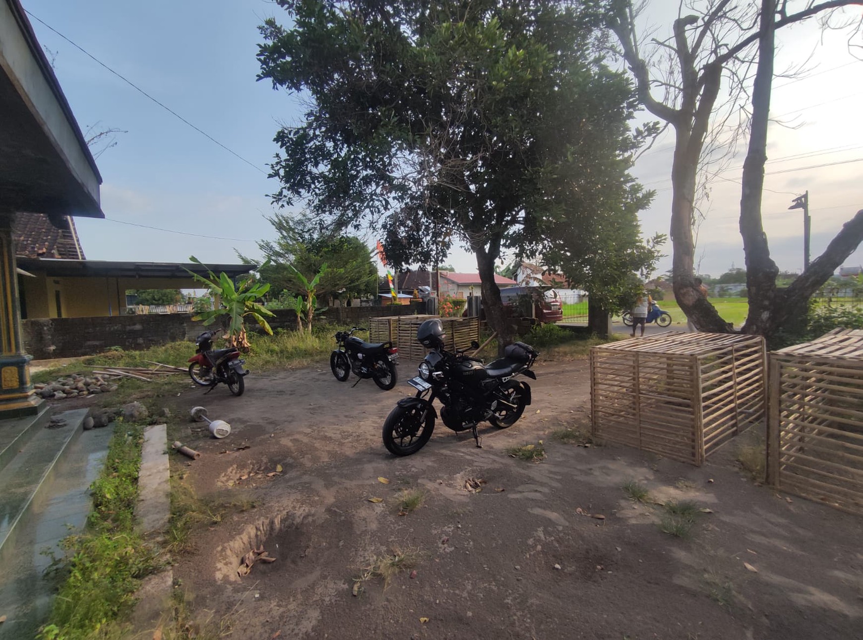 Tanah Pekarangan+Rumah 1621 Meter Persegi Lokasi Dekat Area Candi Kalasan