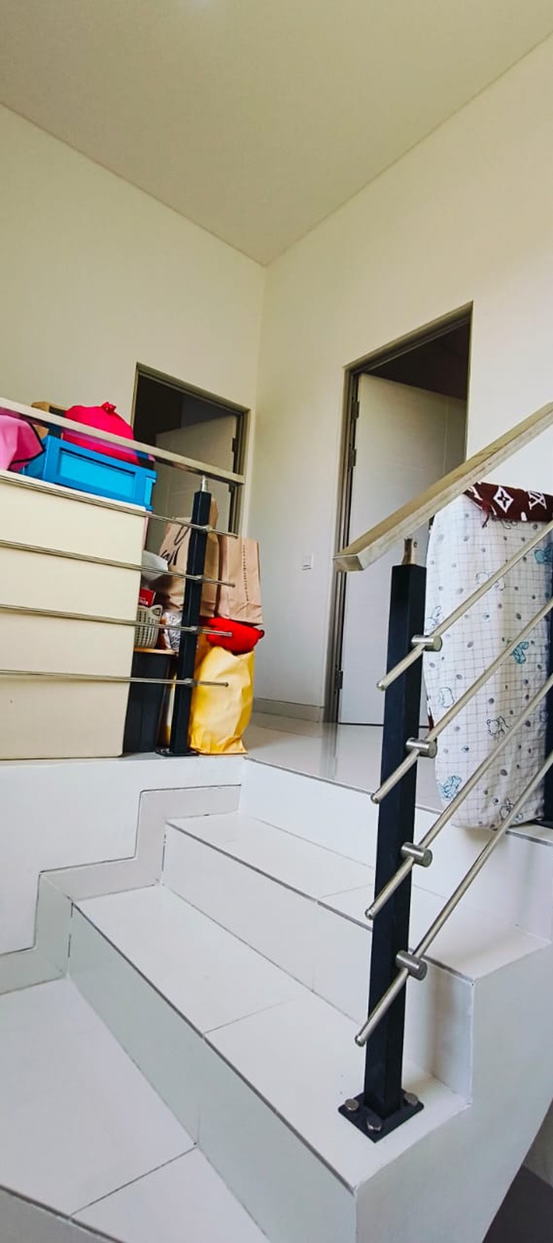 Dijual Rumah Greenland Residence - cluster Armaya - Modern 2 Lantai - Carport 2 Mobil Dekat Citraland, Pakuwon Mall Surabaya
