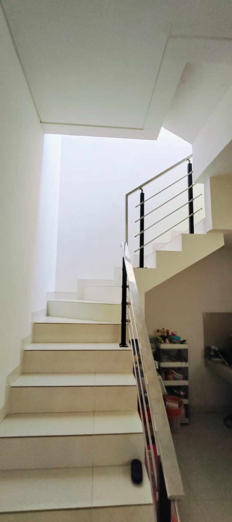 Dijual Rumah Greenland Residence - cluster Armaya - Modern 2 Lantai - Carport 2 Mobil Dekat Citraland, Pakuwon Mall Surabaya